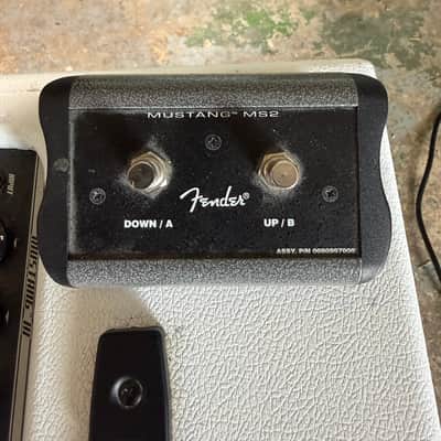 Fender Mustang III V.2 100-Watt 1x12" Modeling Guitar Combo 2015 - Snow White image 4