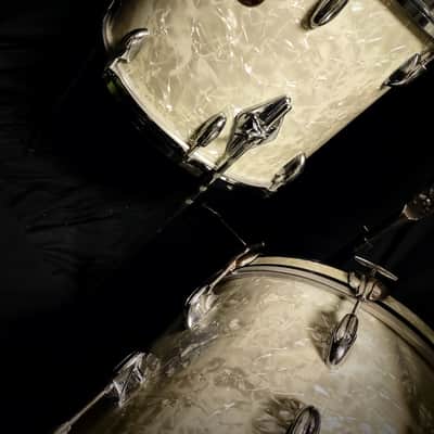Gretsch Round Badge Jazz Kit Vintage 60s 16"x12" bass drum! image 11
