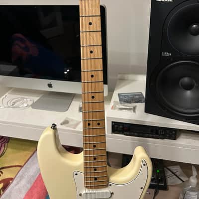 Fender Strat Plus with Maple Fretboard 1989 - 1995 - Arctic White image 2