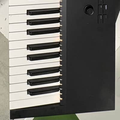 Native Instruments Komplete Kontrol S61 Mk2 2010s - Black image 1