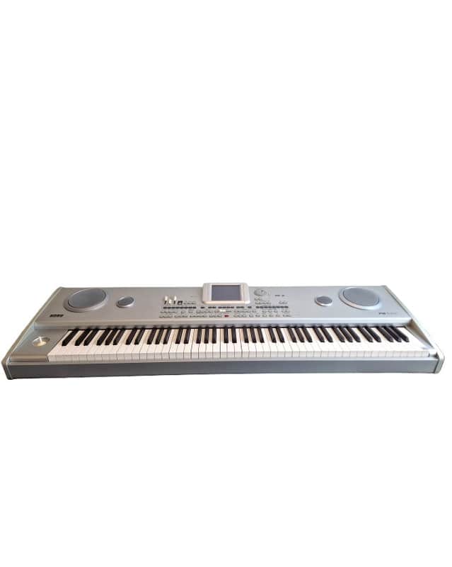 Korg Pa588 - Synthesizer Keyboards - White – Keyboard - Excellent w/ Hard Case & Power Supply image 1