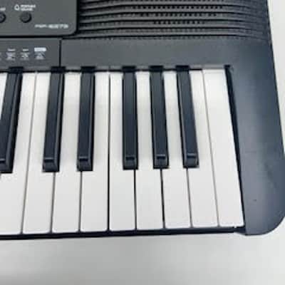 Yamaha PSR-E273 61-Key Arranger Keyboard 2020 - Present - Black image 2