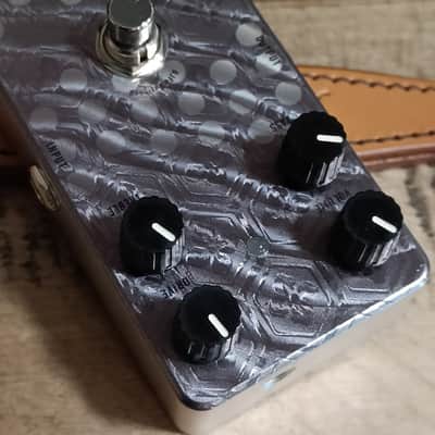 One Control Silver Bee Overdrive image 4