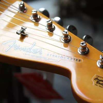 Fender American Vintage II '61 Stratocaster Fiesta Red, HARDCASE image 8