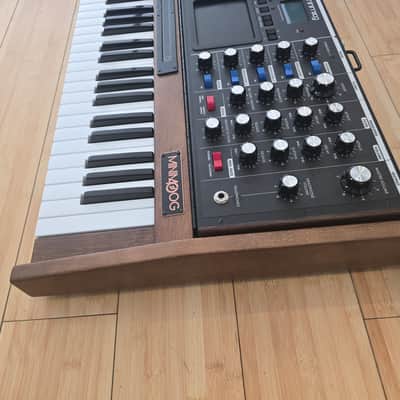 Immagine Moog Minimoog Voyager XL 61-key Analog Synth 2016 - Black and Wood - 3