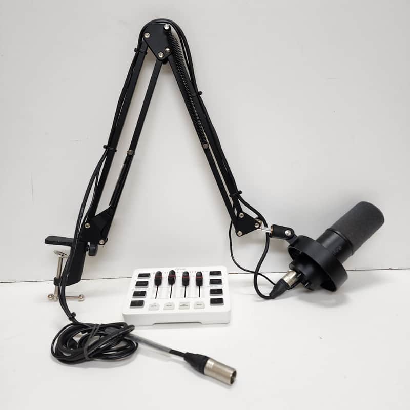 Fifine AmpliGaming 3 SC3 Mixer + Microphone 2020's - White image 1