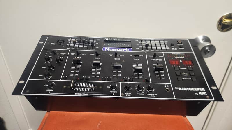 Numark DM1235 DJ PreAmp Mixer 5-channel Beatkeeper by AAC DM 1235 imagen 1