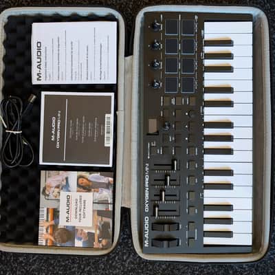 M-Audio Oxygen Pro Mini 32-Key MIDI Keyboard Controller 2020 - Present - Black + protective carry case image 2