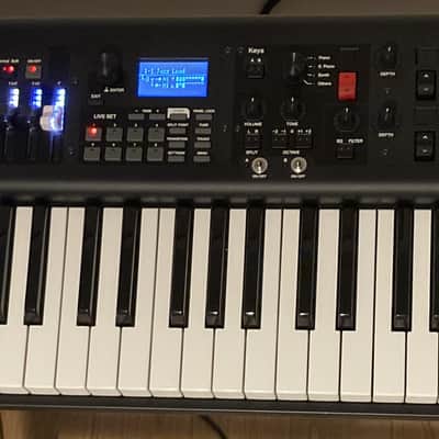 Yamaha YC61 61-Key Stage Keyboard image 7