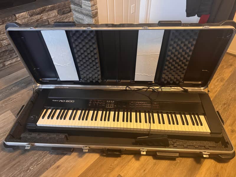 Roland RD-600 88-Key Digital Stage Piano 1997 - 2002 - Black image 1