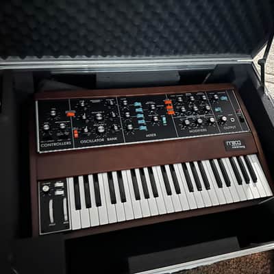Moog Minimoog Model D Reissue 44-Key Monophonic Synthesizer (2022) 2022 - Present - Black / Wood