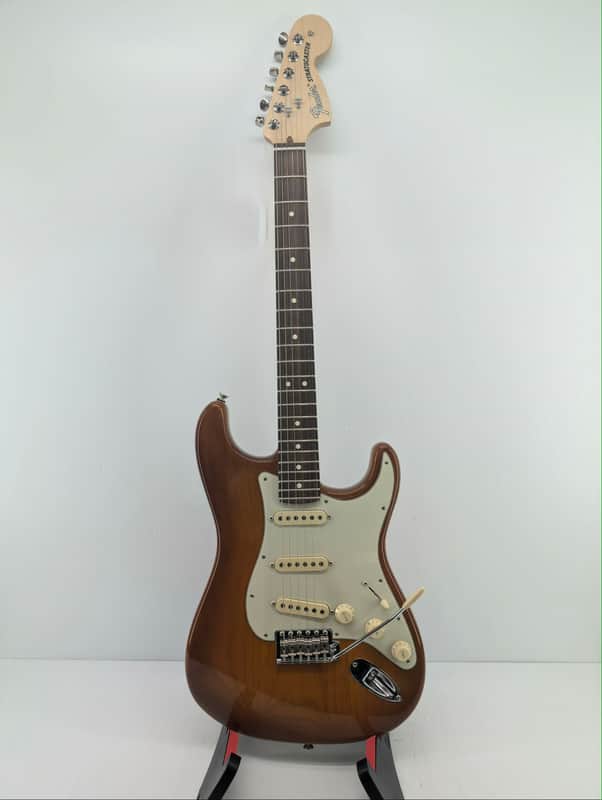 Fender American Performer Stratocaster with Rosewood Fretboard 2022- Honeyburst