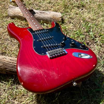 Vintage Fender Stratocaster Guitar 1979-1981 - Crimson Red Transparent image 3