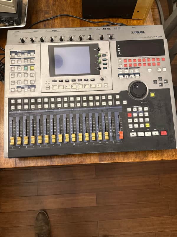 Yamaha AW4416 Professional Audio Workstation 16-Track Digital