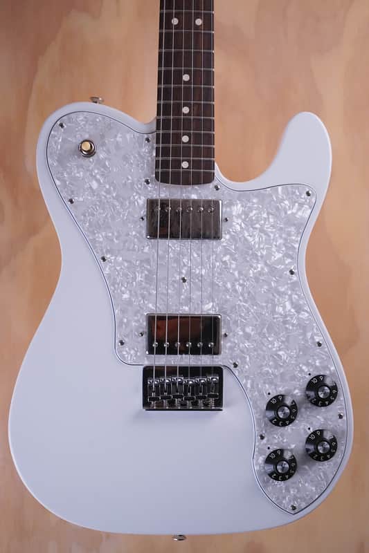 Fender Chris Shiflett Telecaster Deluxe in Arctic White, Hard Case included