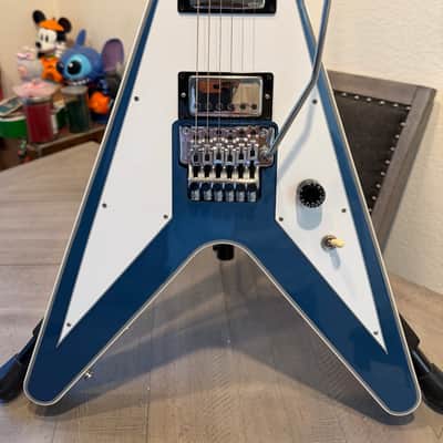 Gibson Custom Shop Richie Faulkner Signature Flying V Custom 2023 - 2024 - Pelham Blue image 2