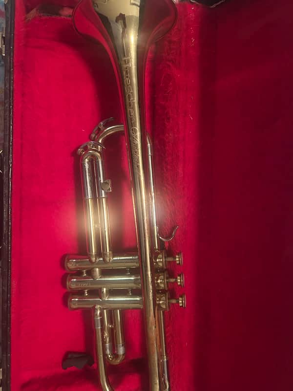 Buescher Aristocrat vintage 1964 trumpet with case image 1