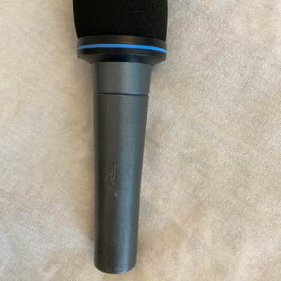Shure BETA 57 Supercardioid Dynamic Microphone with Magnetic Windscreen and Case image 6