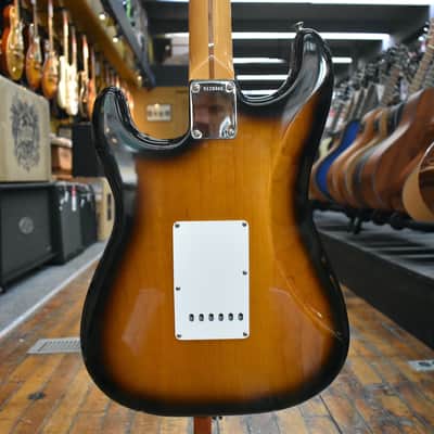 Fender American Vintage Reissue 1957 Stratocaster 2000 2-Color Sunburst w/Tweed Case image 3