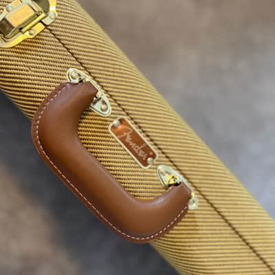 Fender 2025 av2 case- Tweed image 5