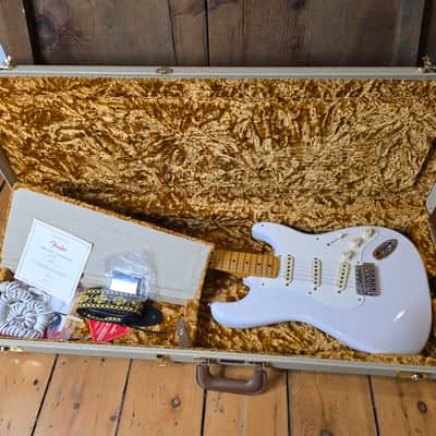 Fender Eric Johnson Stratocaster with Maple Fretboard 2022- White Blonde image 9