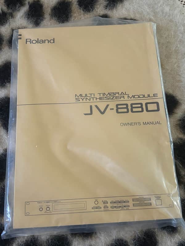 Roland JV 880 Synthesizer ORIGINAL Owner’s Manual image 1