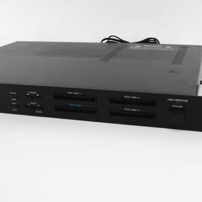Roland R 8 M [Za90769] (08/31) image 3