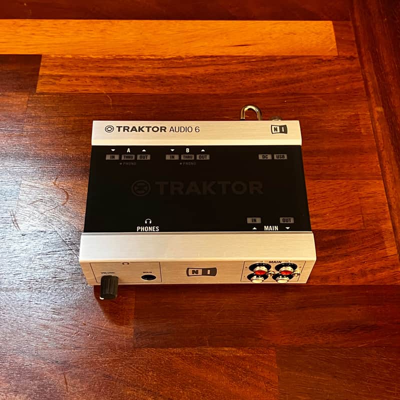 2010s Native Instruments Traktor Scratch A6 Interface Silver