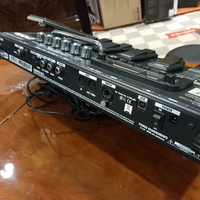 Line 6 POD xt Live Multi-Effect and Amp Modeler 2000s - Black image 2