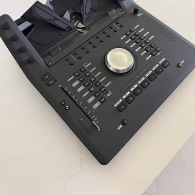 Avid S3 Control Surface and Dock S3 2020 - black image 11