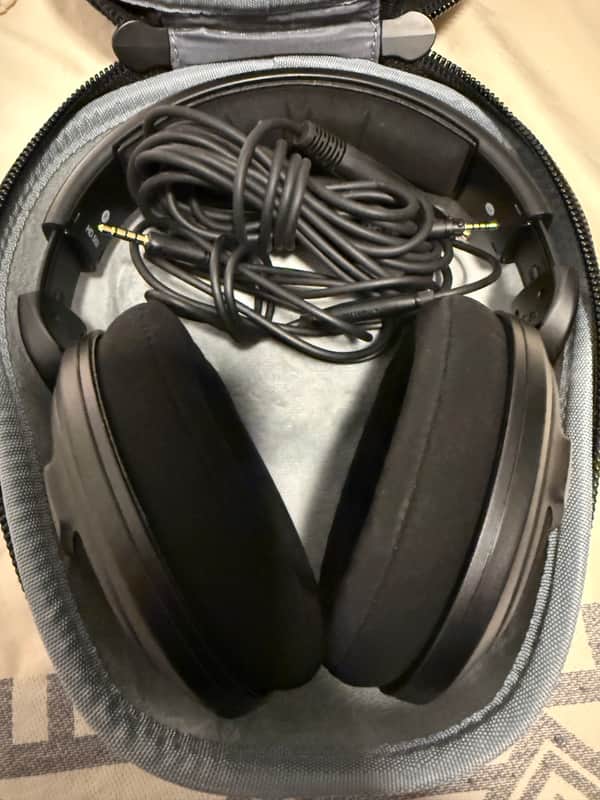Sennheiser HD 569 Closed-Back Around-Ear Headphones w/ Mic - Black Includes CASE image 1