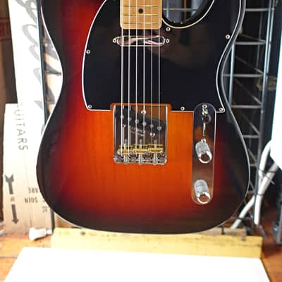 Fender American Special Telecaster with Maple Fretboard 2010 - 2018 - 3-Color Sunburst image 2