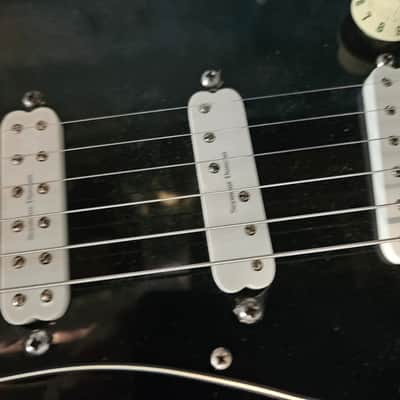 Fender strat  special edition Upgraded duncan pickups image 3