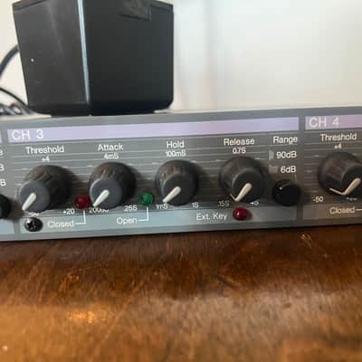Aphex Model 105 4 Channel Logic Assisted Gate with power supply & rack mount bolts/washers image 4