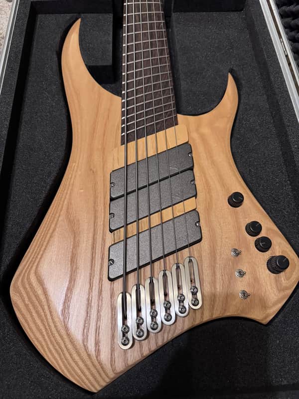 P.Kamecki 6 string multiscale bass image 1