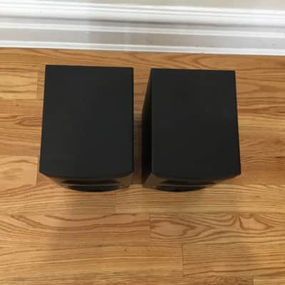 JBL LSR305 2-Way Active Studio Monitors (Pair) - Black image 2