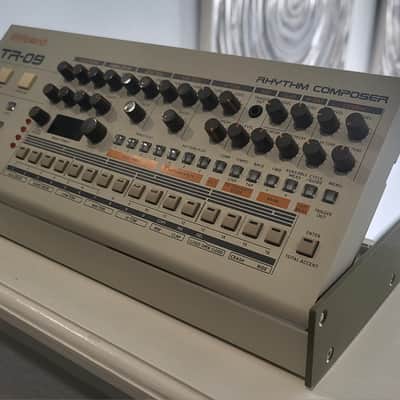 Roland TR-09 Rhythm Composer 2017 - Present - White image 2