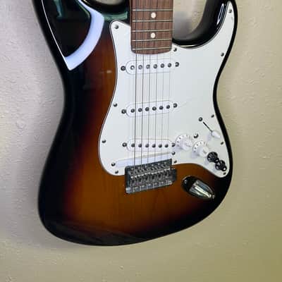 Fender G-5 VG Stratocaster 2012 - 2015 - 3-Color Sunburst w/ Gig Bag image 2
