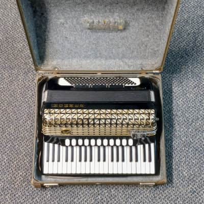 Hohner Atlantic IV N De Luxe Accordion image 1