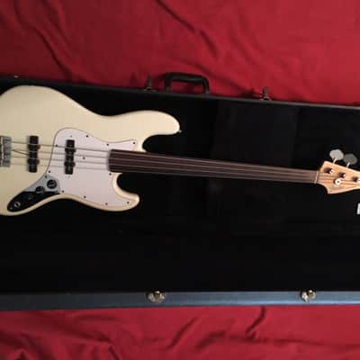 Fender Jazz Bass-Fretless- Made In Japan 1992-1993 image 20