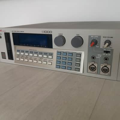 Akai S1000 Stereo Sampler 4MB Serviced - Excellent