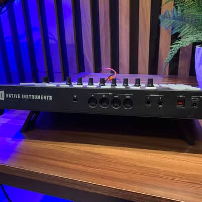 Native Instruments Maschine Studio 2010s - Black image 3