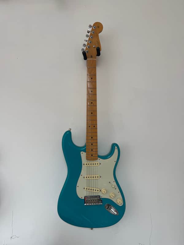 Fender American Professional II Stratocaster with Roasted Maple Neck, Rosewood Fretboard 2024 - 2025 - Sonic Blue