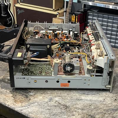 Marantz Model 2238B 38-Watt Stereo Solid-State Receiver 1977 - 1979 - Silver image 17