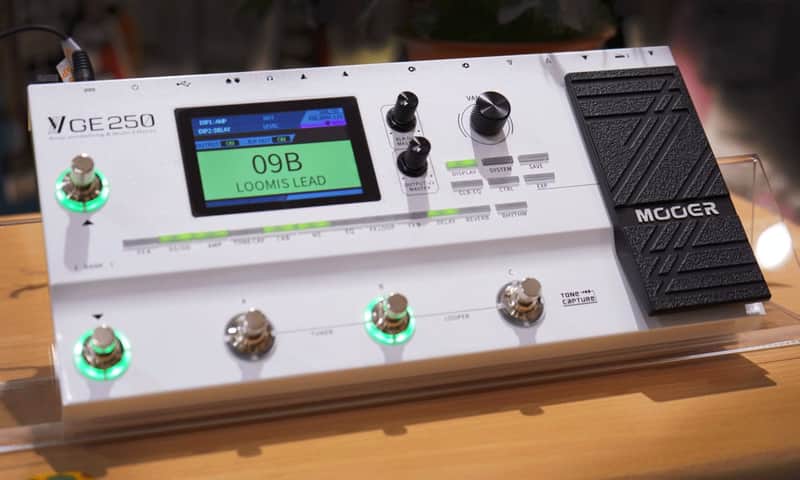 Mooer Mooer GE250 Multi Effect Pedal 2020 White image 1