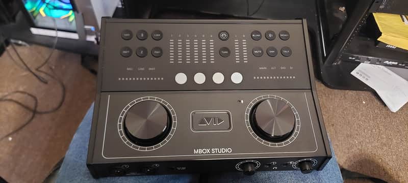 Avid MBox Studio 21x22 USB-C Audio Interface 2022 - Present - Black image 1