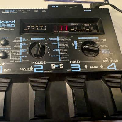 Roland GR- 30 Guitar Synthesizer W/ GK-2A Synthesizer Driver