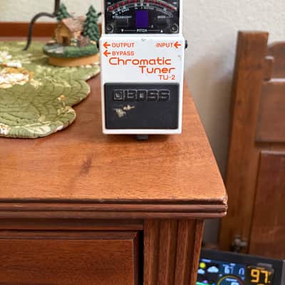 Boss TU-2 Chromatic Tuner (Dark Gray Label) 1998 - 2009 - White image 2