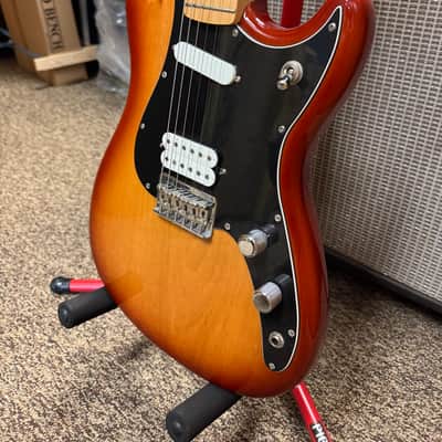 Fender Player Duo-Sonic 2021 - Sunburst image 2