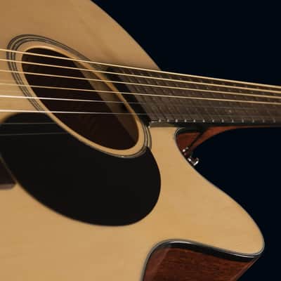 Jasmine JO36CE-NAT Orchestra Style Acoustic Electric Guitar. Natural Finish image 5